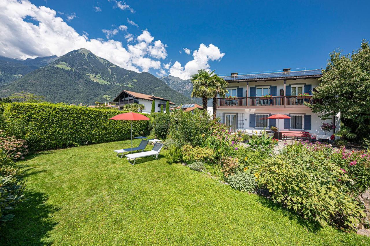 Villa Ladurner Tirolo Exterior photo