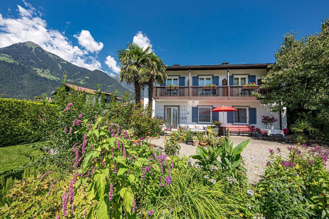 Villa Ladurner Tirolo Exterior photo
