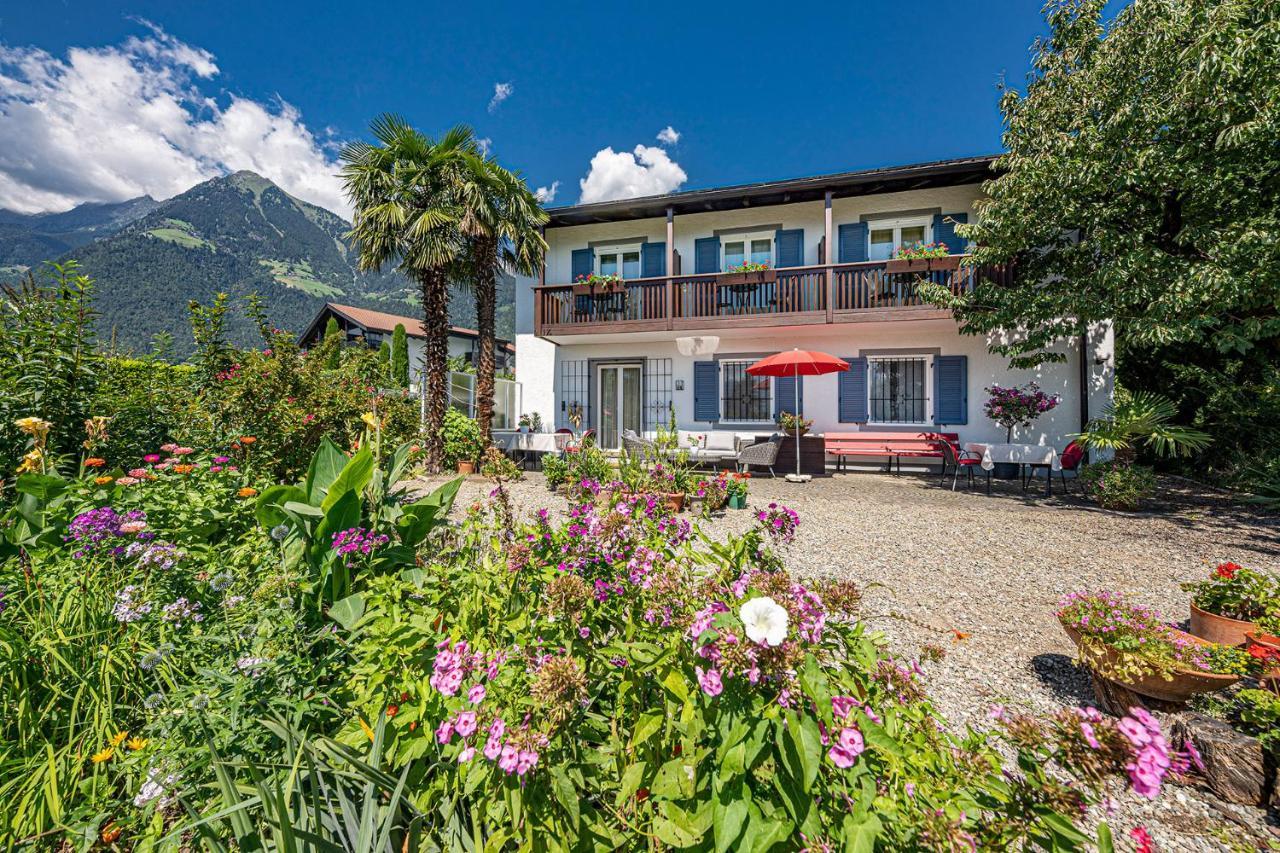 Villa Ladurner Tirolo Exterior photo