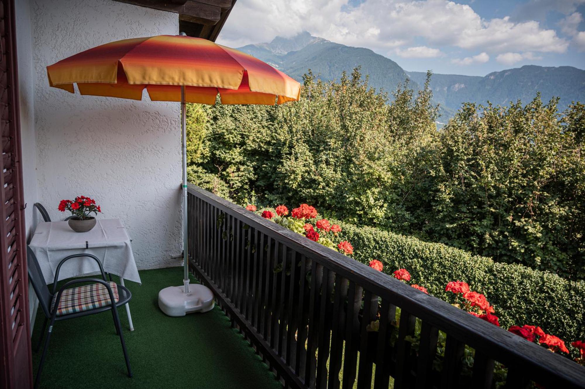 Villa Ladurner Tirolo Exterior photo